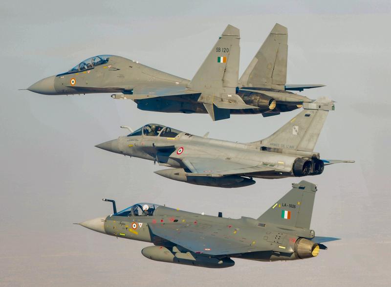 An Indian Su-30MKI, a French Rafale and Tejas LA-5026 flying in echelon