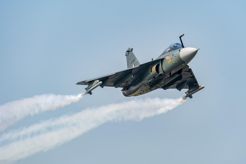 Tejas LA-5020 climbing with white smoke trailing from both wingtips