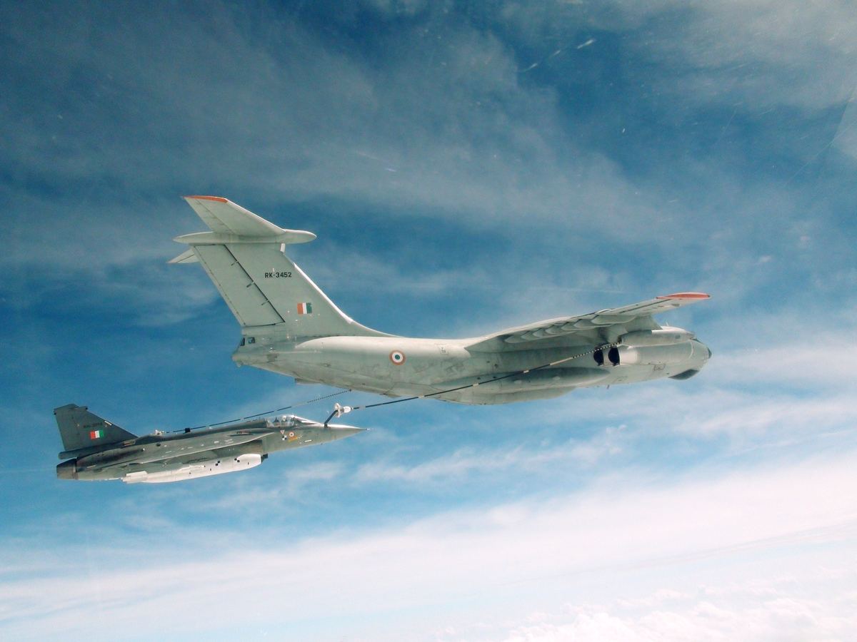 Tejas refuelling in flight from an IAF Il-78 tanker